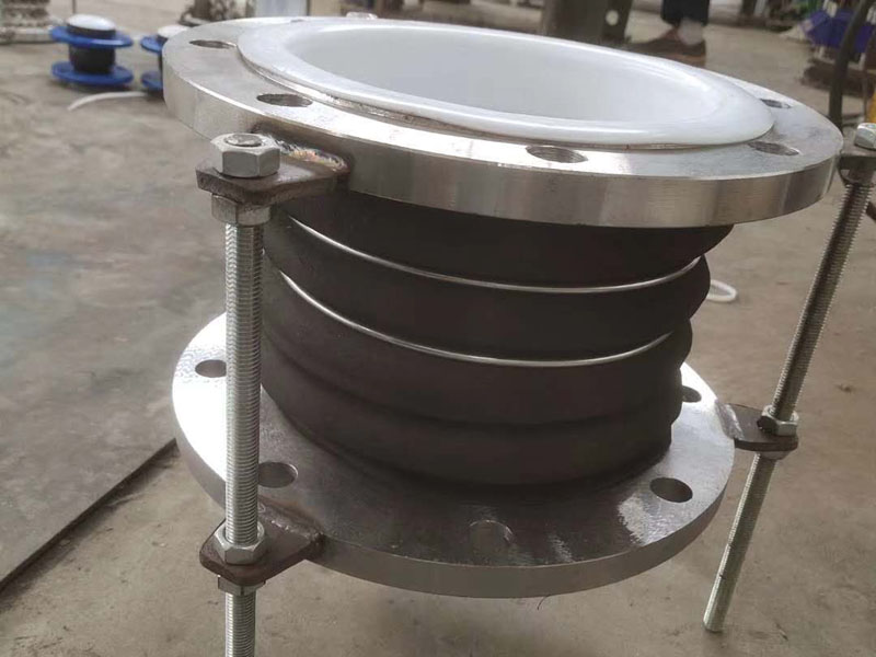 內襯（chèn）四氟補償（cháng）器