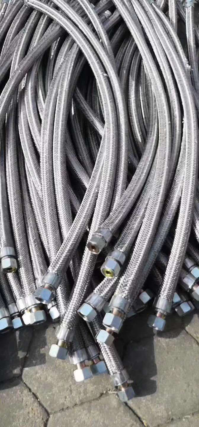 鎧（kǎi）裝（zhuāng）高壓（yā）膠管（guǎn）